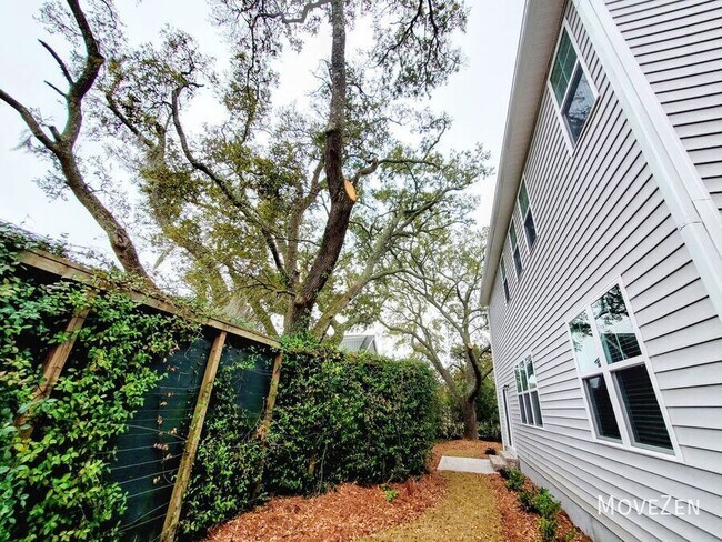 Building Photo - 6504 Oak Canopy Dr