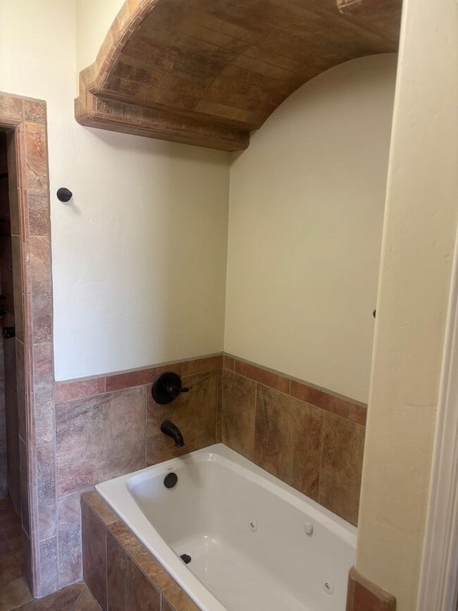 Building Photo - Beautiful Home Available Now!!