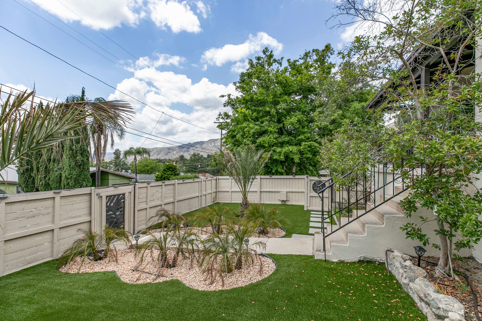 Building Photo - 10630 Samoa Ave