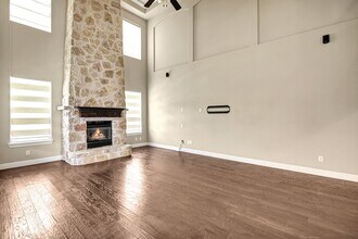 Building Photo - Luxury in Frisco