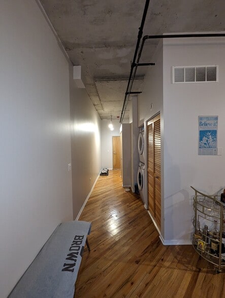 Entry way/ washer & dryer - 6 S Laflin St