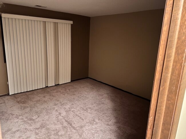 Second bedroom. - 4315 Lindenwood Dr