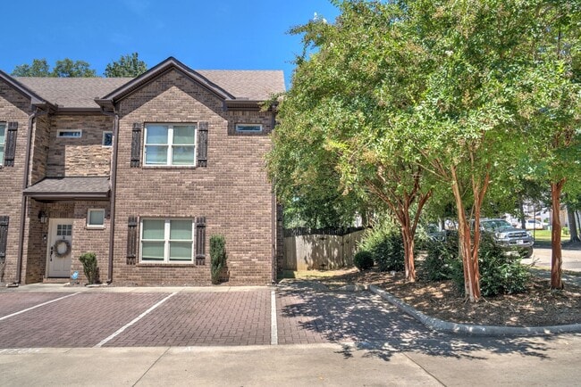 Primary Photo - Heisman Villas: End Unit with Parking & Pr...