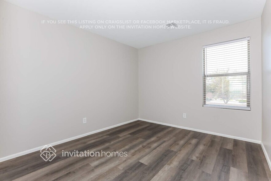 Building Photo - 1382 E Penny Ln