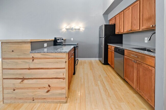 Building Photo - 4Touchstone