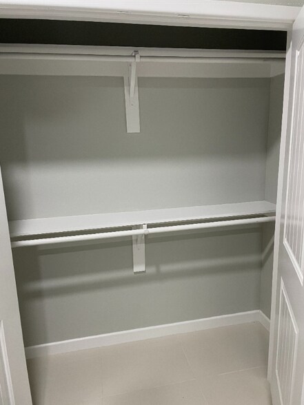 Building Photo - 2511 N Vineyard Ave