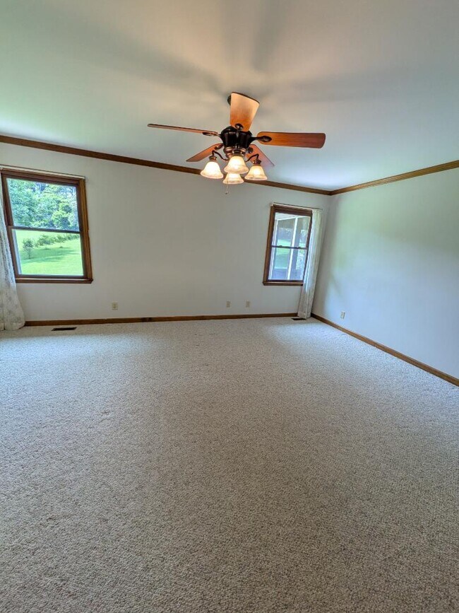 Building Photo - 102 Huntington Ridge Rd