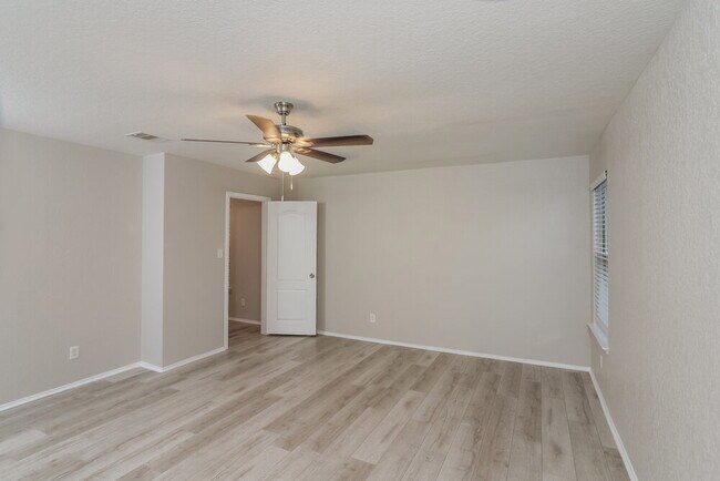 Building Photo - 10711 Amble Coach