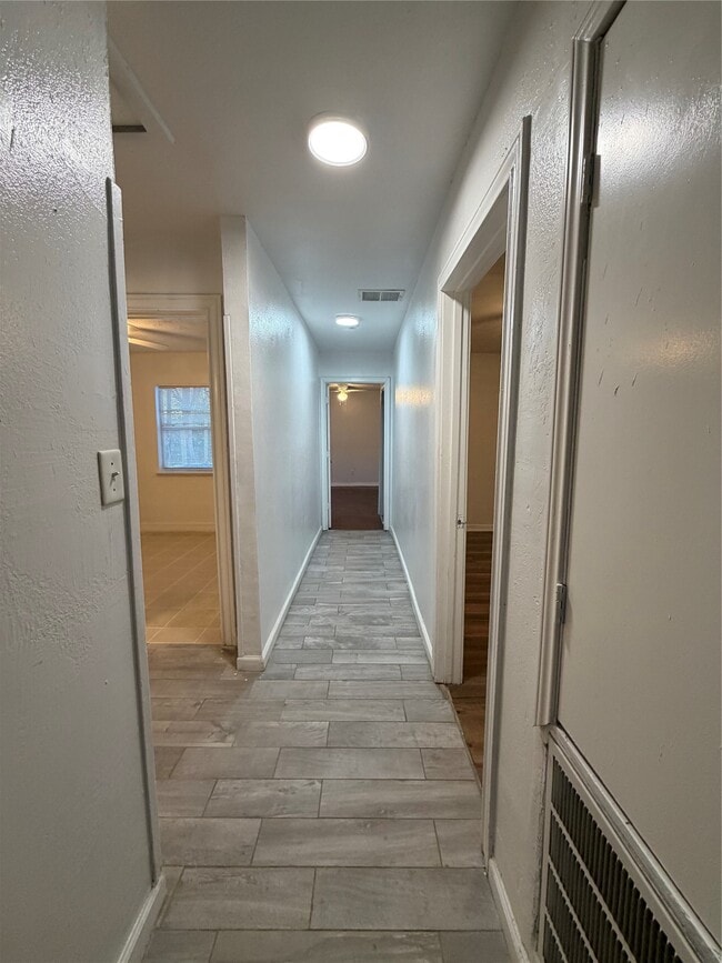 Building Photo - 8308 Lenore St