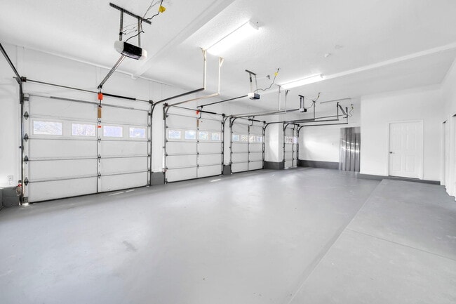 Building Photo - 1524 Glenlake Cir