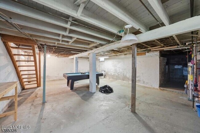 Building Photo - 479 Line Rd