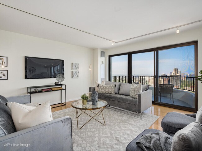 Building Photo - 2020 N Lincoln Park W