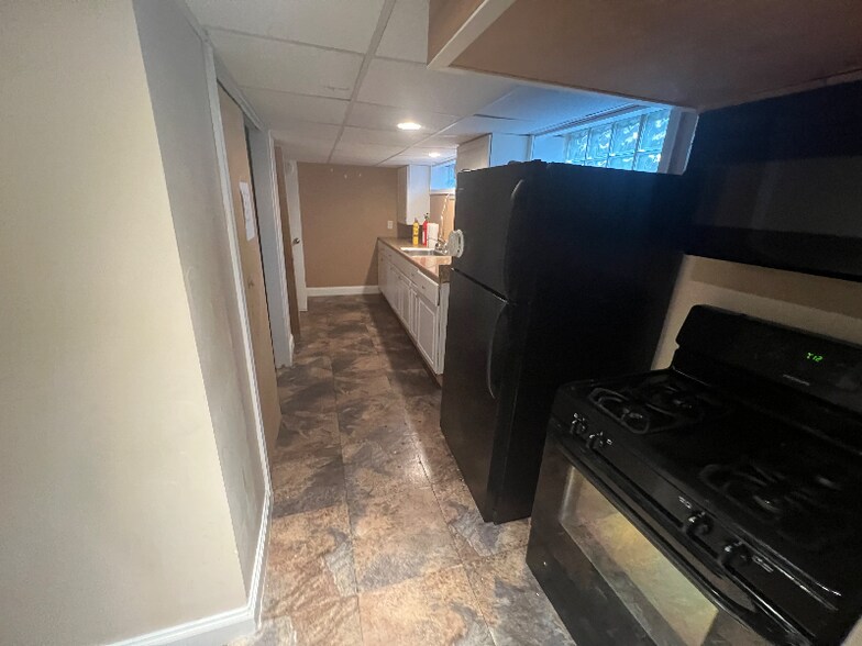 Building Photo - 51 Laverack Ave