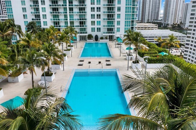Building Photo - 950 Brickell Bay Dr