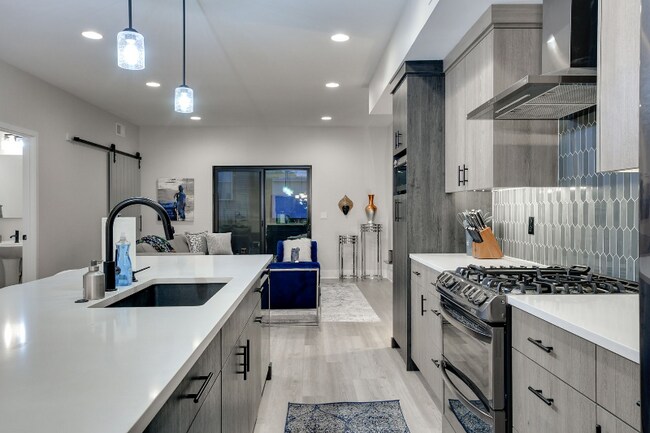 Building Photo - 1013 Park Ave