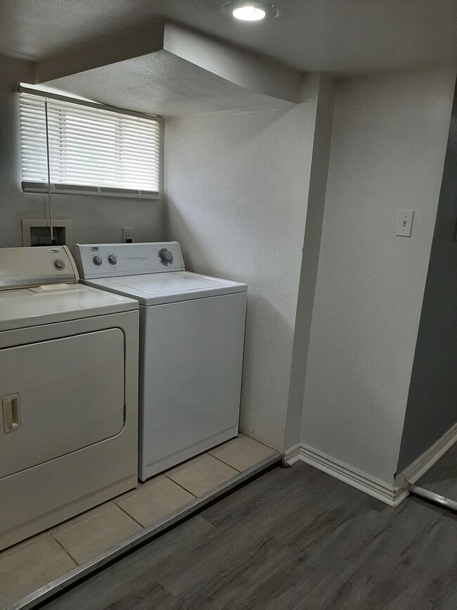 Building Photo - (2006 7th Avenue)