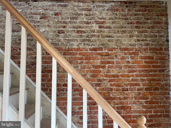 Building Photo - 101 Cedar Ave