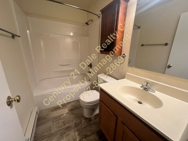 Building Photo - 2BR, 1.5 Bath in Dallastown School District