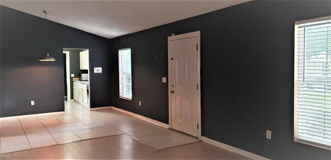 Building Photo - 5916 May St