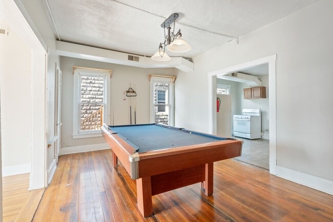 Building Photo - 2020 1/2 College St - Cedar Falls