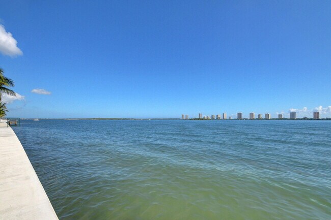 Building Photo - 1120 Lake Shore Dr