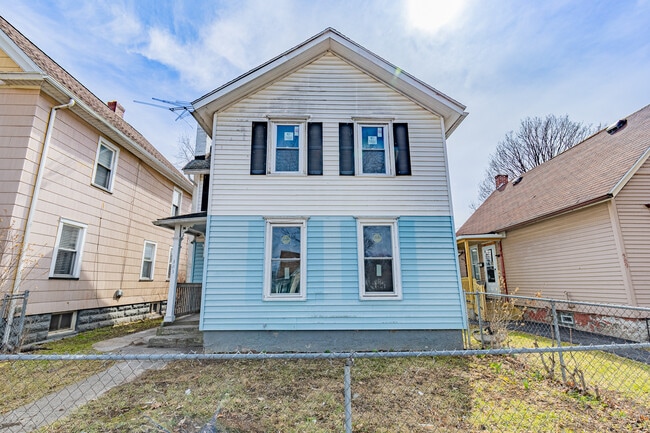 Building Photo - 383 Champlain St