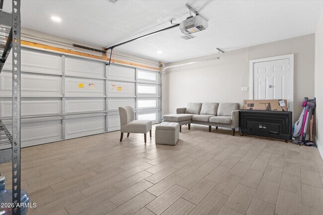 Building Photo - 1211 W Palomino Dr