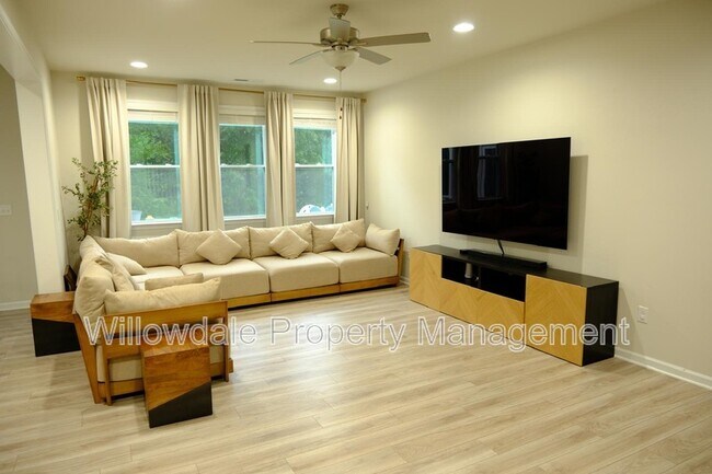 Building Photo - 1020 Garrow Dr
