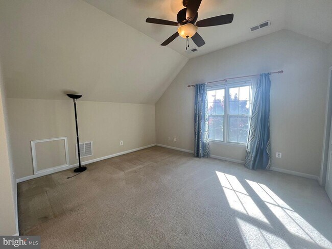 Building Photo - 43554 Freeport Pl