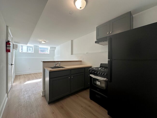 Building Photo - 140 3rd St