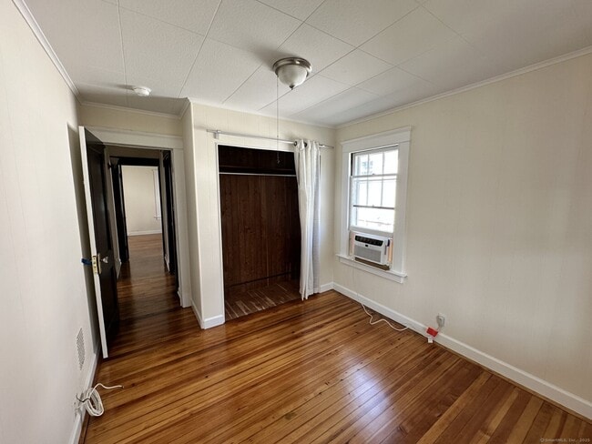 Building Photo - 128 Grove Pl