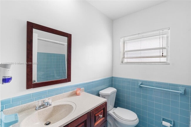 Building Photo - 6712 NW 70th Ct