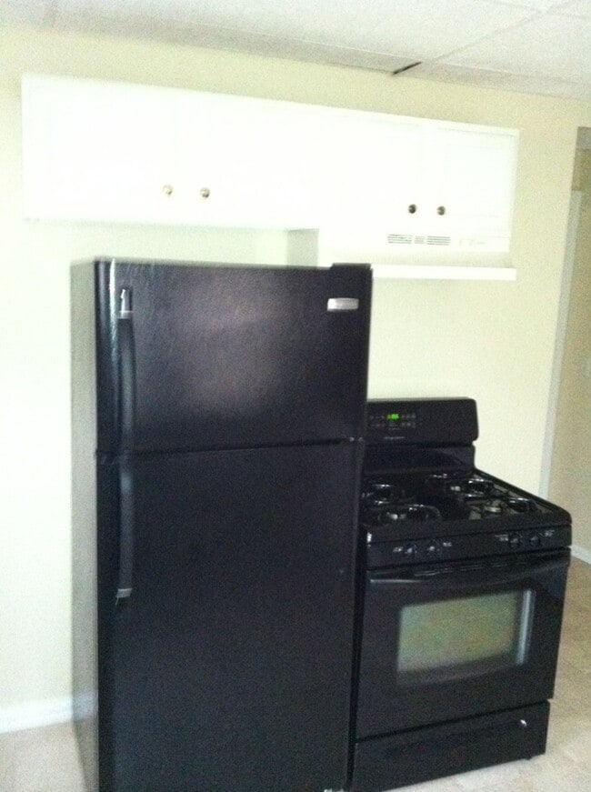 Building Photo - Three Bedroom Townhouse For Rent (East Rochester)