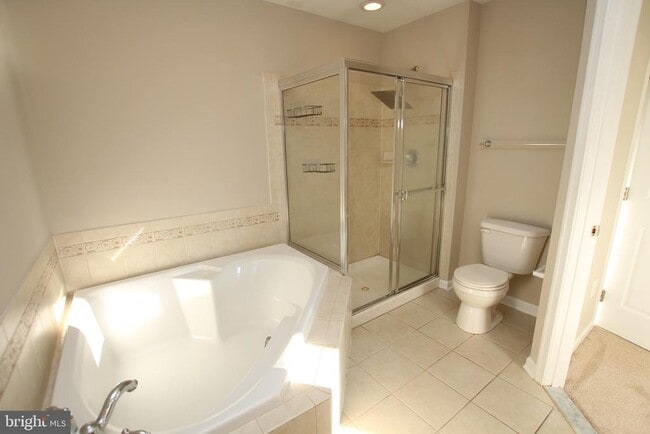 Building Photo - 10023 Iron Pointe Dr