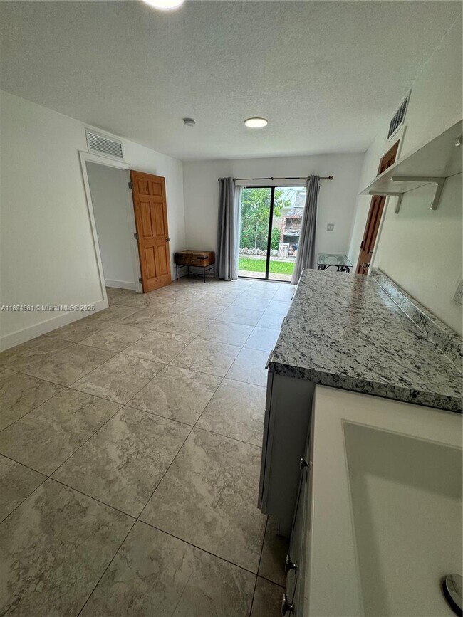 Building Photo - 15730 SW 103rd Ave