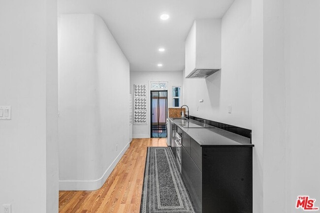 Building Photo - 246 Columbia Pl