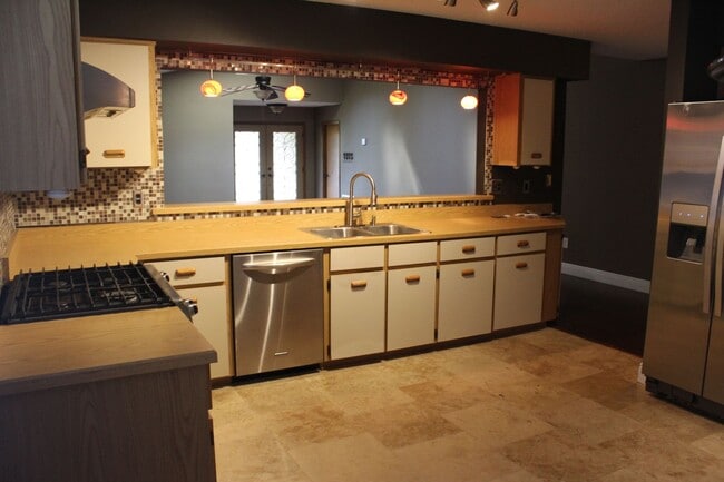 Building Photo - 3 bed 2 bath Home in Port Orange