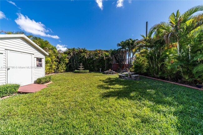 Building Photo - 23 NW 33rd Ave