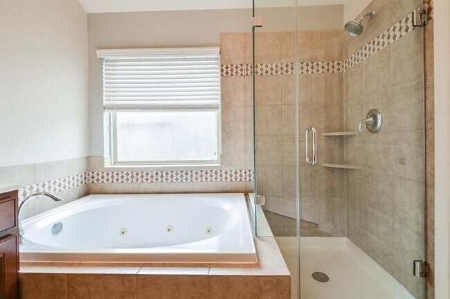 Building Photo - 4006 Autumn Pines Trail