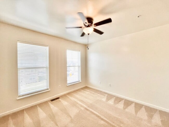 Building Photo - 5897 Bella Marie Wy
