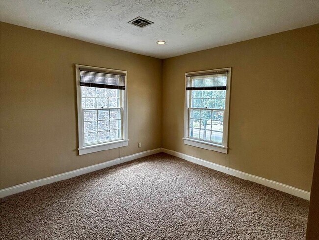 Building Photo - 731 S Jenkins Ave