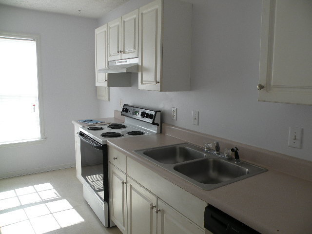 Building Photo - Location, Location, Location!!