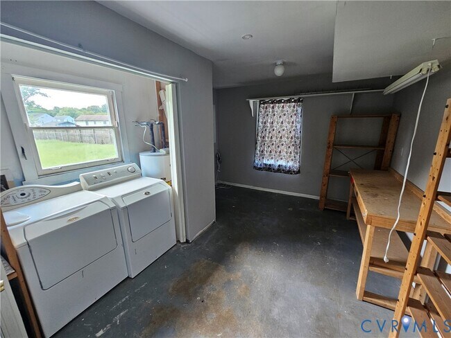Building Photo - 7023 Hanna Dr