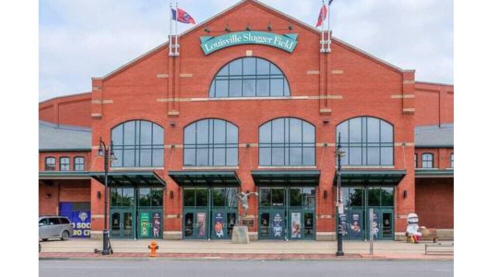 Building Photo - 633 E Main St