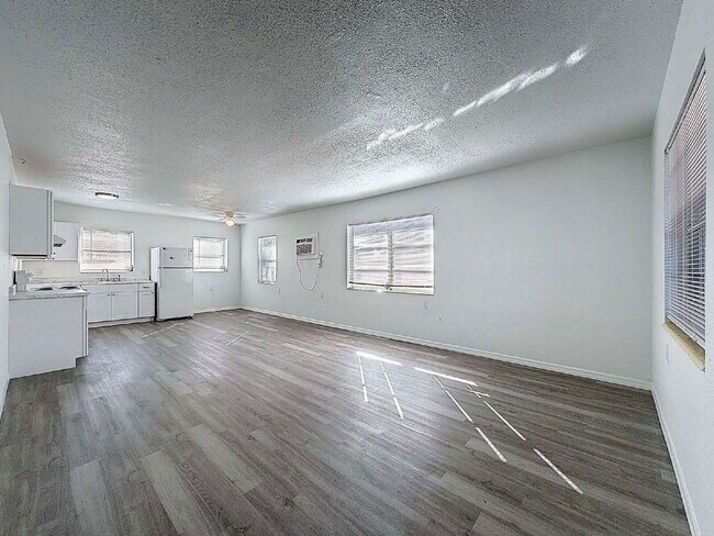 Building Photo - 650 East Harbor Dr S