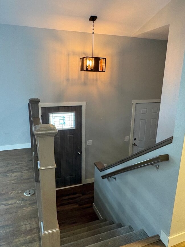 Building Photo - 4 Bedroom Home