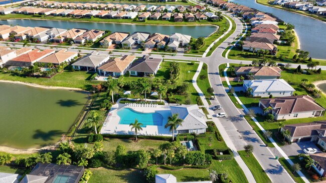 Building Photo - 11460 SW Pietra Wy