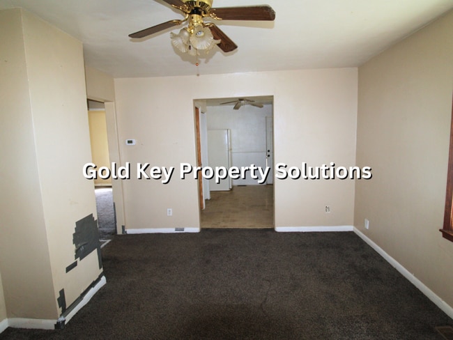 Building Photo - 2 BR 1 BA House with Covered Front Porch (...