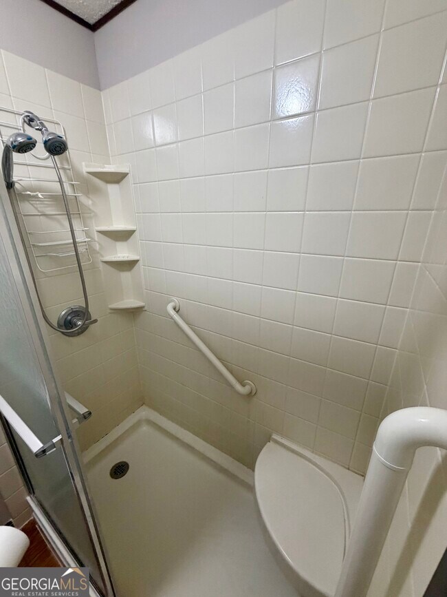 Building Photo - 131 Foxwood Cir