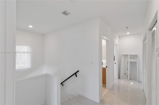 Building Photo - 1396 NW 3rd St